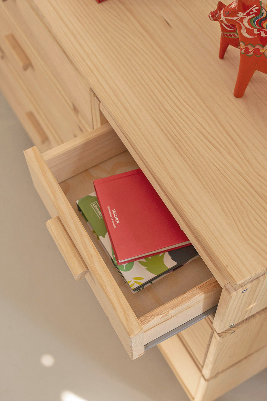 Imagen de ambiente 2 para:Cómoda de madera maciza